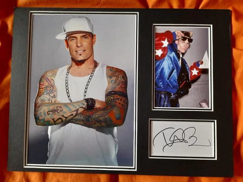 Vanilla Ice - USA Rapper & Actor - Mounted White Card 16 x 12 Cover