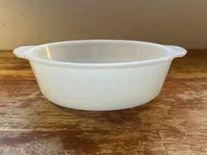 Anchor Hocking Fire King Milk Glass Casserole Dish no Lid 1.5 Qt 427 - Picture 1 of 4