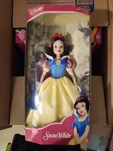 Disney's Snow White Porcelain Doll 2003 Brass Key - Picture 1 of 2