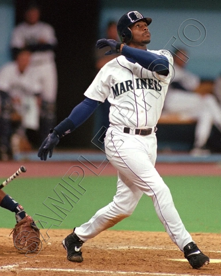 KEN GRIFFEY JR SEATTLE MARINERS 8x10 PHOTO - Image 1 of 1