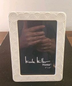 Nicole Miller Home Bilderrahmen weiß rechteckig 4 x 6 geprägtes Metall  - Bild 1 von 4