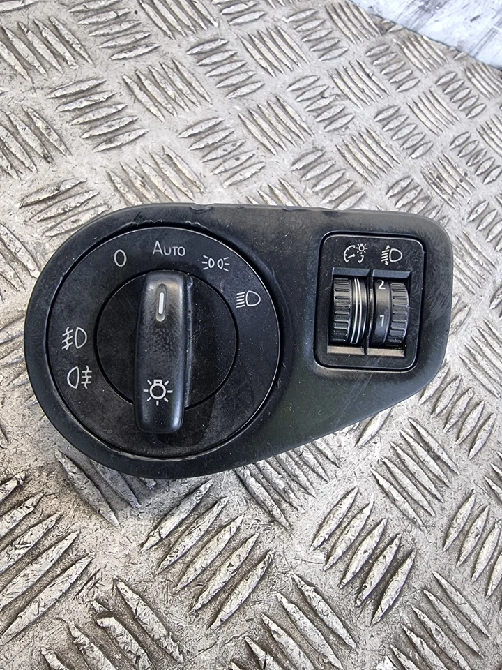 SEAT ALHAMBRA HEADLIGHT SWITCH 7N2858341 2.0 MPV 2015 HEADLIGHT CONTROL SWITCH - Image 1 of 4