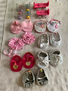 LOTE DE ZAPATOS BUILD A BEAR ZAPATILLAS / SANDALIAS / PATINES / ZAPATILLAS DE BALLET - Imagen 1 de 4
