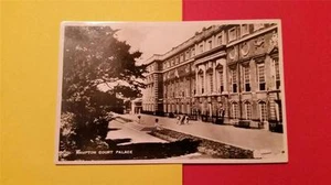 RARE VINTAGE POSTCARD 1930's BLACK & WHITE "HAMPTON COURT PALACE FRONT" - Picture 1 of 1