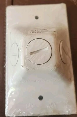 (Paquete de 3) Carlon ~ Blanco Rectangular, 3 Agujeros, 1/2" Roscado Portalámparas Cubierta,  Foto 1 de 4