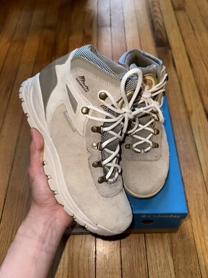 Botas Kith x Columbia Newton Ridge en beige Foto 1 de 4
