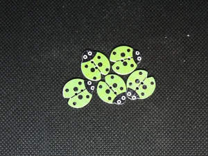 Green Lady Bug wooden 2 hole button set of 5 (KK) - Picture 1 of 4
