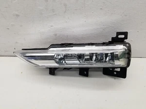 Infiniti Q30 2017 Nebelscheinwerfer vorne links Beifahrerseite OEM 261555DA2A - Bild 1 von 7