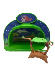 2007 Littlest Pet Shop Light Up Dome Cozy Campfire Stage Platform Plus Tree - Picture 1 of 5