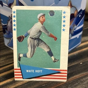 1961 Fleer Greats #44 WAITE HOYT (Giants, Yankees) Hole Punched VG Condition - Picture 1 of 2