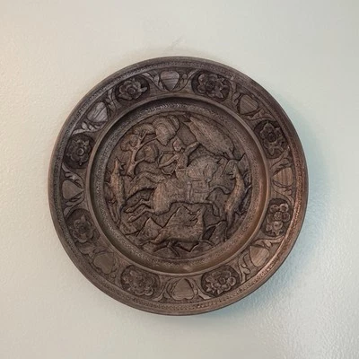 Placa de pared de cobre hecha a mano de principios del siglo XX escena de caza persa repujado  Foto 1 de 4