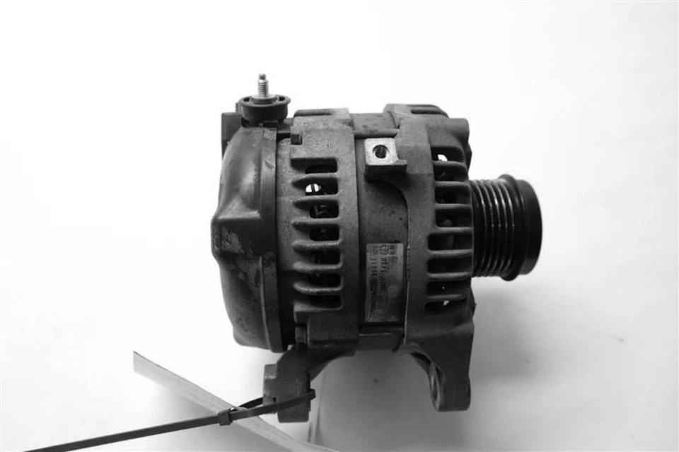 Alternador usado se adapta a: Toyota Camry 2012 100 amperios 4 cilindros motor 2ARFE grado A Foto 1 de 1