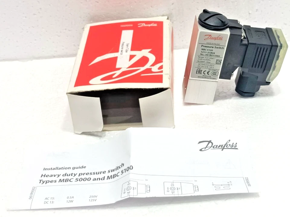 DANFOSS MBC5100 1211-2CB04 PRESSURE SWITCH 061B011066 -0.2/+4BAR/-0.02/+0.4MPa - Image 1 of 4