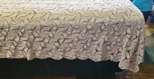 Vintage Crocheted PINWHEEL Beige Ecru Tablecloth Scalloped Approx 88 x 72 - Picture 1 of 12