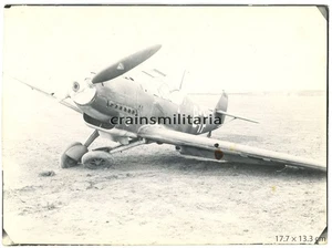 Orig. RIESEN Foto Messerschmitt Bf 109 Flugzeug Wrack am Flugplatz - Bild 1 von 1