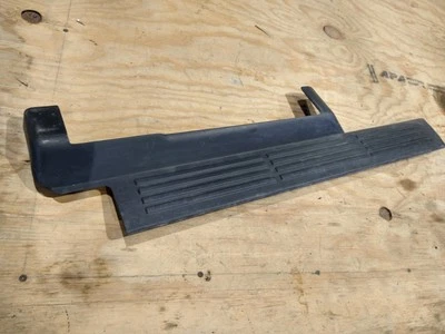 Placa de alféizar de piso delantero derecho grafito moldura de asiento Silverado Sierra Tahoe Yukon Foto 1 de 4