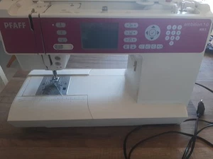 Macchina PFAFF Ambition 1.0 Usata. Sistema IDT. - Foto 1 di 8