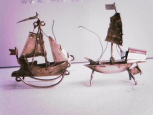 Two miniature silver Chinese boats. Approx' 5 cm h, weight together 21.45g. - Picture 1 of 13