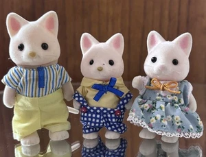 Sylvanian Families Calico Critters Set Famiglia Gatto Seta 3 Epoca - Foto 1 di 7