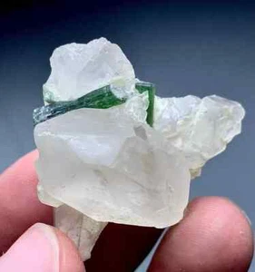 Natürlicher Turmalinkristall auf Quarz Exemplar aus Brasilien ct. 100 - Bild 1 von 4