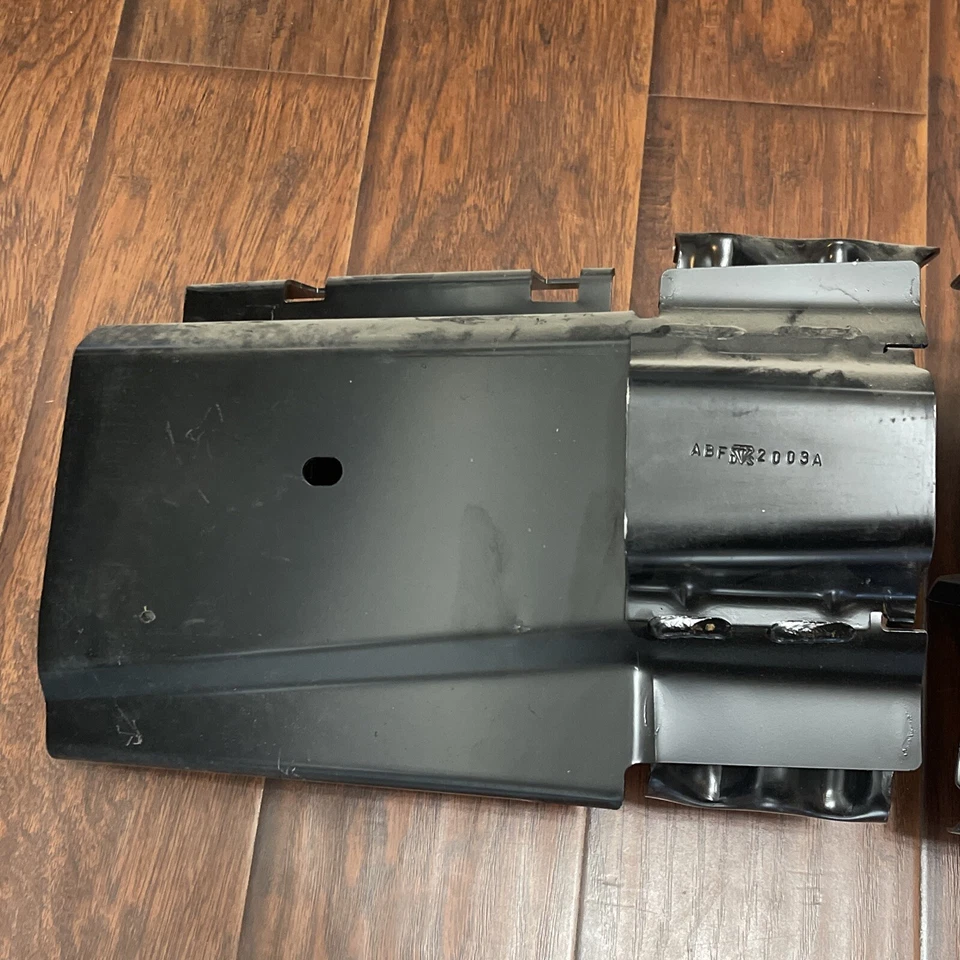 Nuevo soporte de parachoques delantero izquierdo lado del conductor para Chevrolet Express 2500 2003-2021 Foto 1 de 2