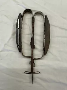 Vintage Punch Rug Shuttle 2 Needle Hooking Tool - Picture 1 of 10