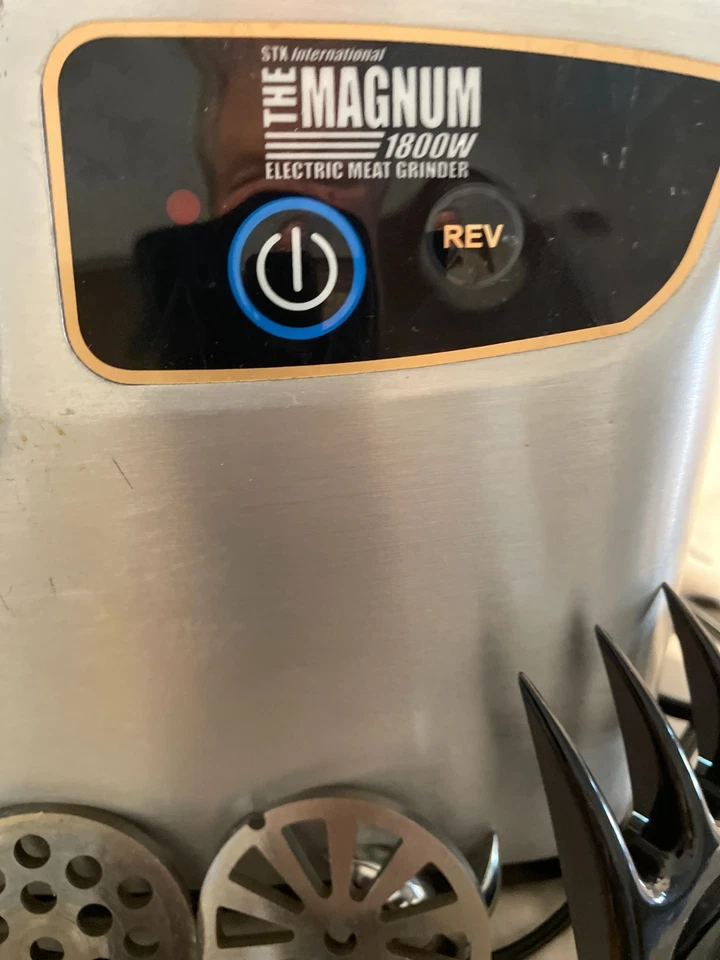 Molinillo de carne eléctrico y embutidora de salchichas MAGNUM 1800w Foto 1 de 1