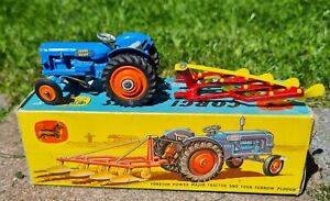 Corgi Toys Gift Set 18 Fordson Tractor und Pflug mit der originalen Box