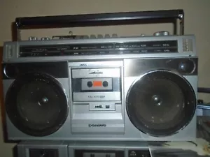 Vintage Sanyo M9860 AM/FM Cassette Recorder Boombox - Picture 1 of 9