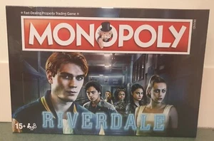 RIVERDALE MONOPOLY NUEVO Y SELLADO NUEVO EN CAJA SIN ABRIR SIN USAR COLECCIONABLE HASBRO NUEVO EN CAJA   - Imagen 1 de 5