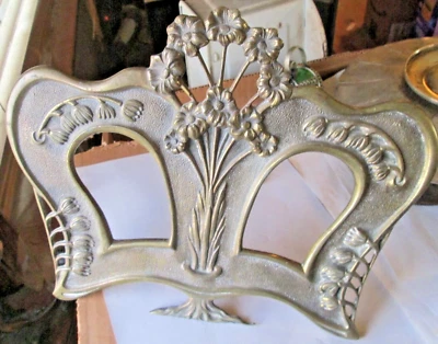 ANTIQUE BRASS D L DEPOSE FLORAL EASELBACK DOUBLE PHOTO FRAME 9"x11 1/2" USED - Image 1 of 4