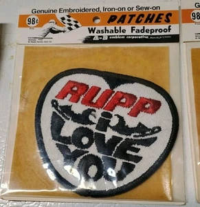 De colección 1970 RUPP Parche Vintage Bordado I Love You Moto de Nieve Chaqueta Sombrero Nuevo de Lote Antiguo - Imagen 1 de 1