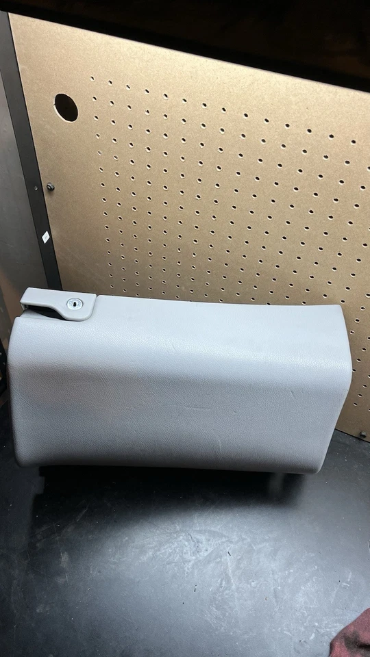 Оригинальный бардачок отсек для хранения на приборной панели Mercedes W203 C350 01–07 годов выпуска - Изображение 1 из 4