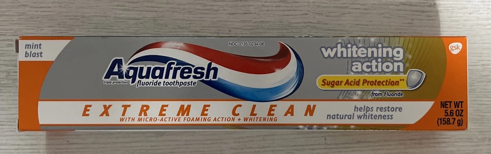 Aquafresh Extreme Clean Toothpaste Whitening Action Mint Blast, 5.6 Oz Exp 07/25 - Image 1 of 1