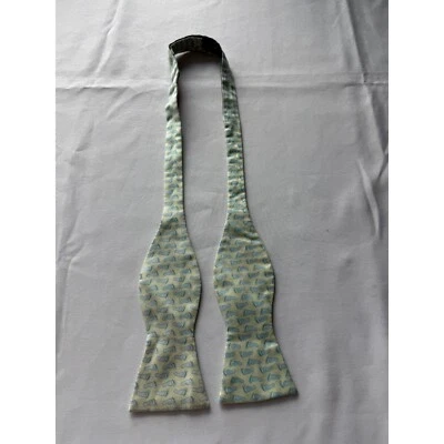 Галстук-бабочка Vineyard Vines регулируемый шелковый принт предварительно завязанный - Изображение 1 из 4