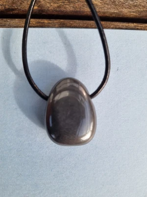 EDELSTEIN-ANHÄNGER mit BAND "Hämatit" TROMMEL-/HEILSTEIN ca.2,5cmStein/60cmBand  - Bild 1 von 4