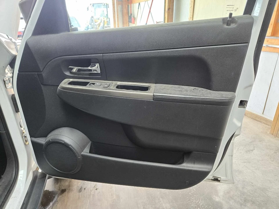 Jeep Liberty 2012 panel de moldura de puerta de pasajero *negro**bonito* OEM 1JY021DVAA Foto 1 de 1