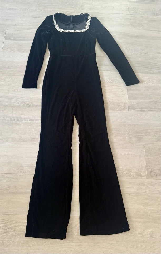 Черный бархатный комбинезон с длинным рукавом с хрустальным вырезом - Изображение 1 из 4