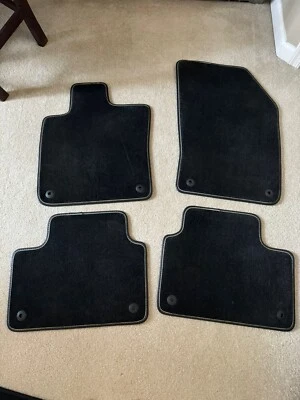 Juego de 4 alfombrillas negras Volvo OEM R-Design aptas para S60 V60 19-24 Foto 1 de 4