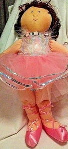 Suave 22" Bailarina Muñeca Rosa TuTu Zapatillas Cintas Cabello Castaño Rojizo Negro Botón Ojos - Imagen 1 de 11