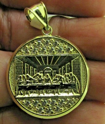 Colgante medallón de oro amarillo de 10k circonita cúbica 1,05" 3,9 gramos Foto 1 de 4