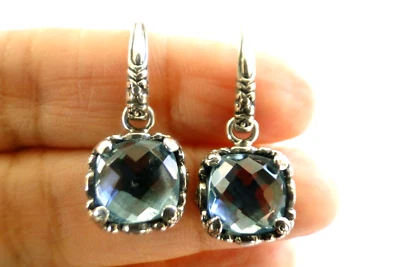 Pendientes colgantes cuadrados solitarios de topacio azul de plata de ley 925 Foto 1 de 4