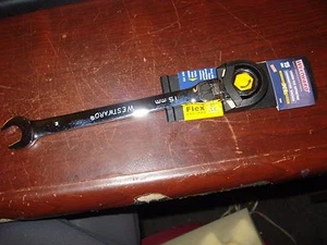 Ratcheting Combo Wrench 1LCN7 15mm Locking Flexible Steel 9" OAL - Picture 1 of 3