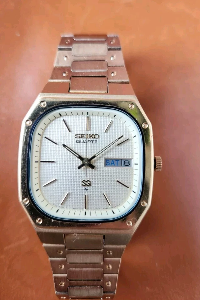 Seiko Vintage Square Watch Men Gold Tone White Dial Day Date 7123-5359 - WORKS! - Image 1 of 4