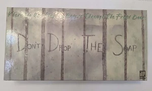 Juego de mesa Don't Drop the Soap edición limitada COMPLETO raro cárcel sin gusto - Imagen 1 de 3