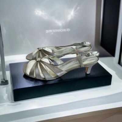 Zapatos de salón David Tate Rosette plateados satinados para mujer talla 9 tacones bajos nuevos en caja Foto 1 de 4