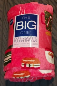 New The Big One Supersoft Plush Throw 5' x 6' Hot Drinks Pink -shelf - Picture 1 of 4