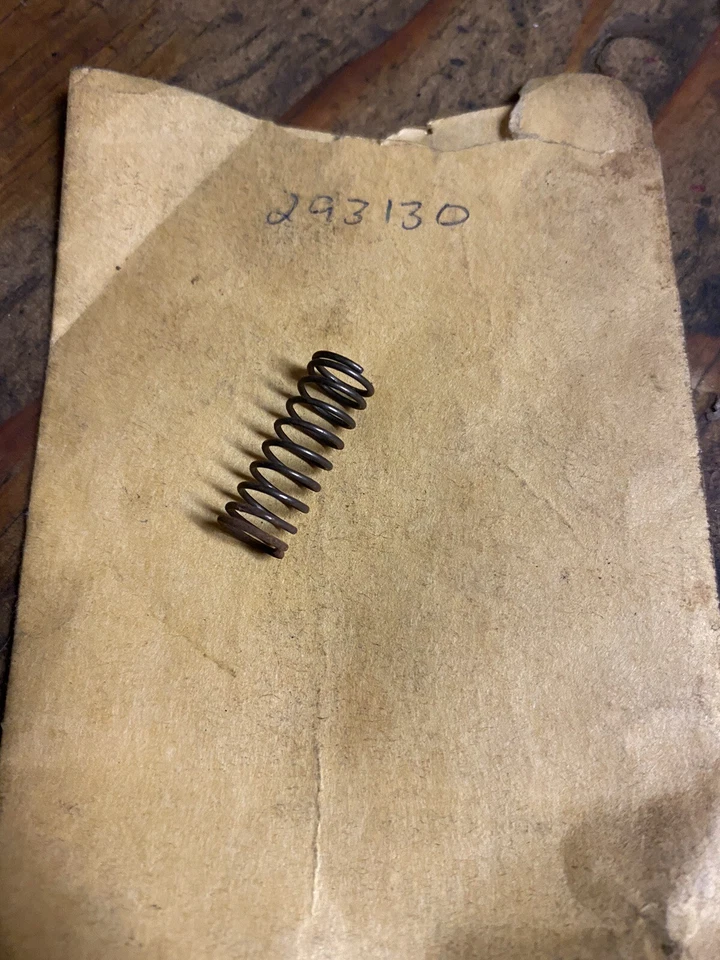 NOS OEM Partner P70 P100 P65 Motosierra Bomba de Aceite Resorte P/N 293130 Envío Gratis Foto 1 de 1