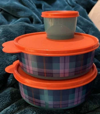 Nuevo juego de bocadillos Tupperware Pretty in Plaid de 3 piezas. Foto 1 de 4