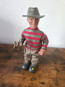 Bambola Halloween Animatronic Gemmy Freddy Krueger 2009 14,5 non funzionante - Foto 1 di 4